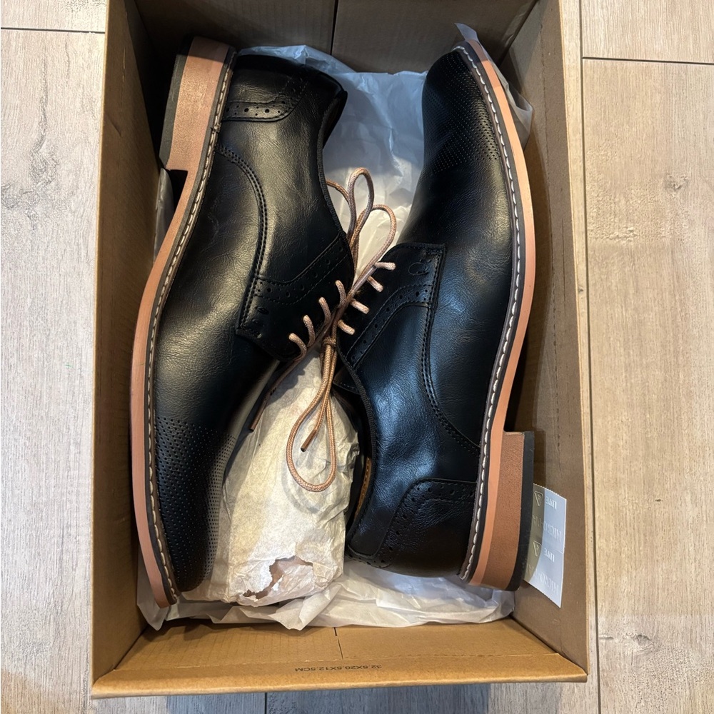 Steve Madden Black and Tan Oxfords Sz 8